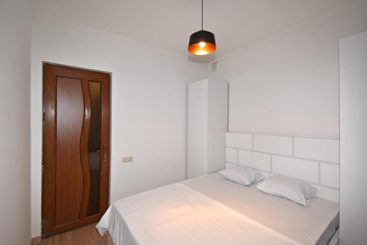 19Tumanyan Excellent Apartment In The Centre Of Capital เยเรวาน ภายนอก รูปภาพ