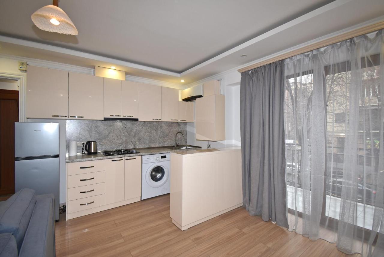 19Tumanyan Excellent Apartment In The Centre Of Capital เยเรวาน ภายนอก รูปภาพ