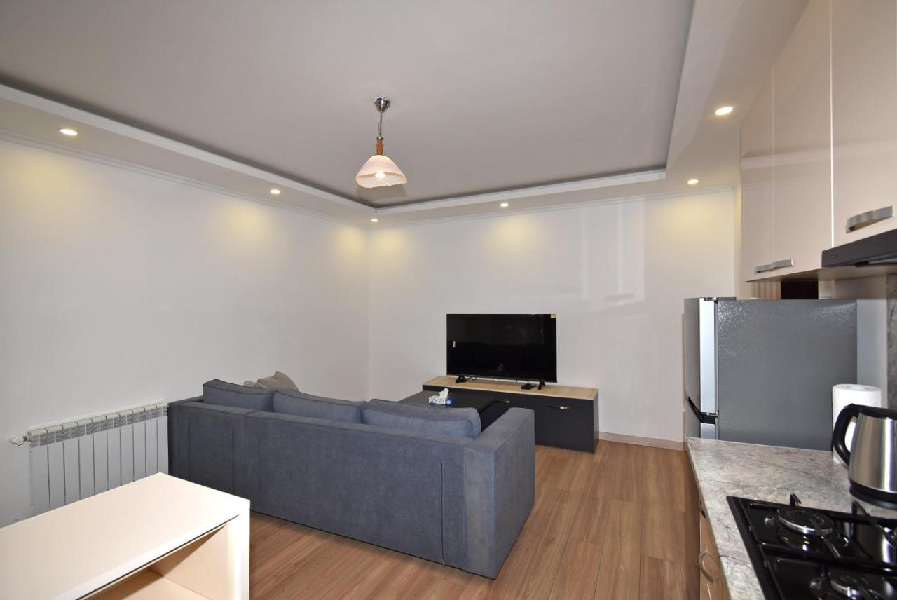 19Tumanyan Excellent Apartment In The Centre Of Capital เยเรวาน ภายนอก รูปภาพ