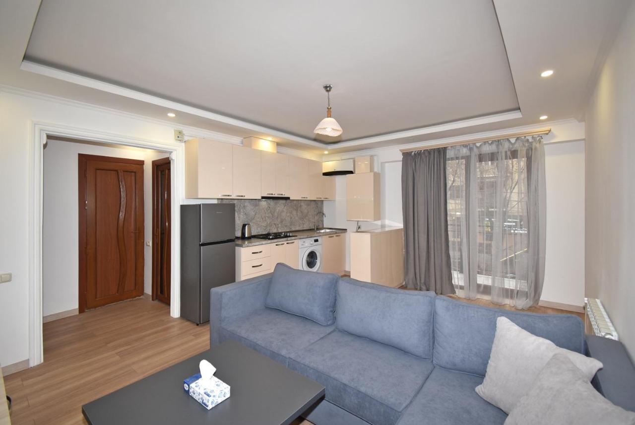19Tumanyan Excellent Apartment In The Centre Of Capital เยเรวาน ภายนอก รูปภาพ