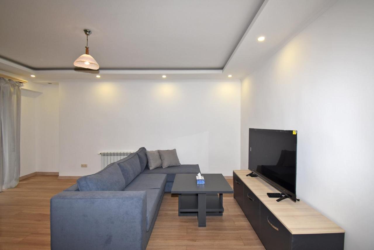 19Tumanyan Excellent Apartment In The Centre Of Capital เยเรวาน ภายนอก รูปภาพ