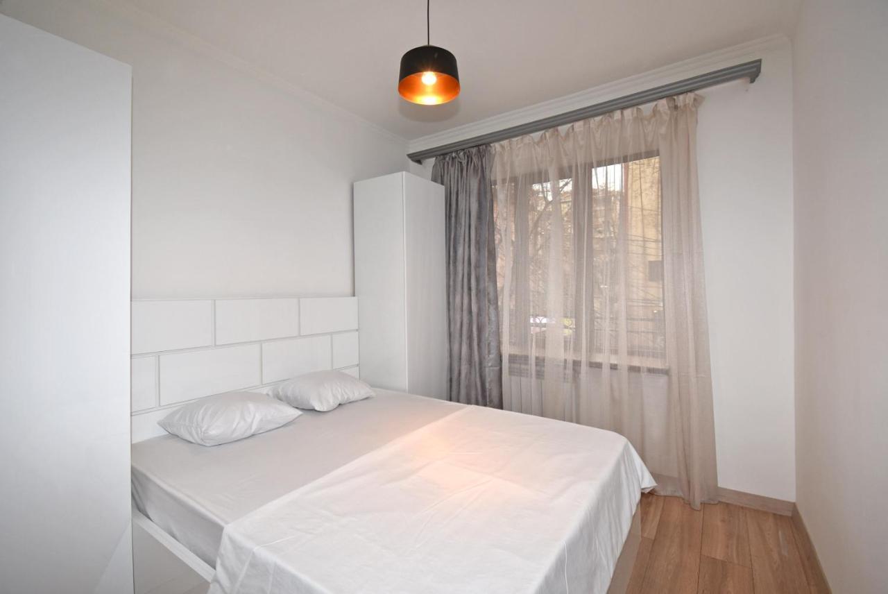 19Tumanyan Excellent Apartment In The Centre Of Capital เยเรวาน ภายนอก รูปภาพ