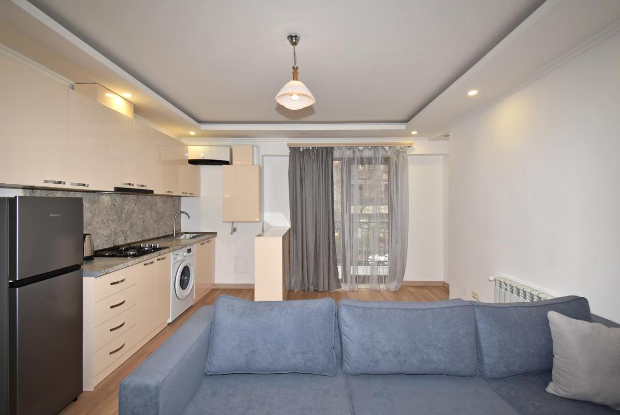 19Tumanyan Excellent Apartment In The Centre Of Capital เยเรวาน ภายนอก รูปภาพ
